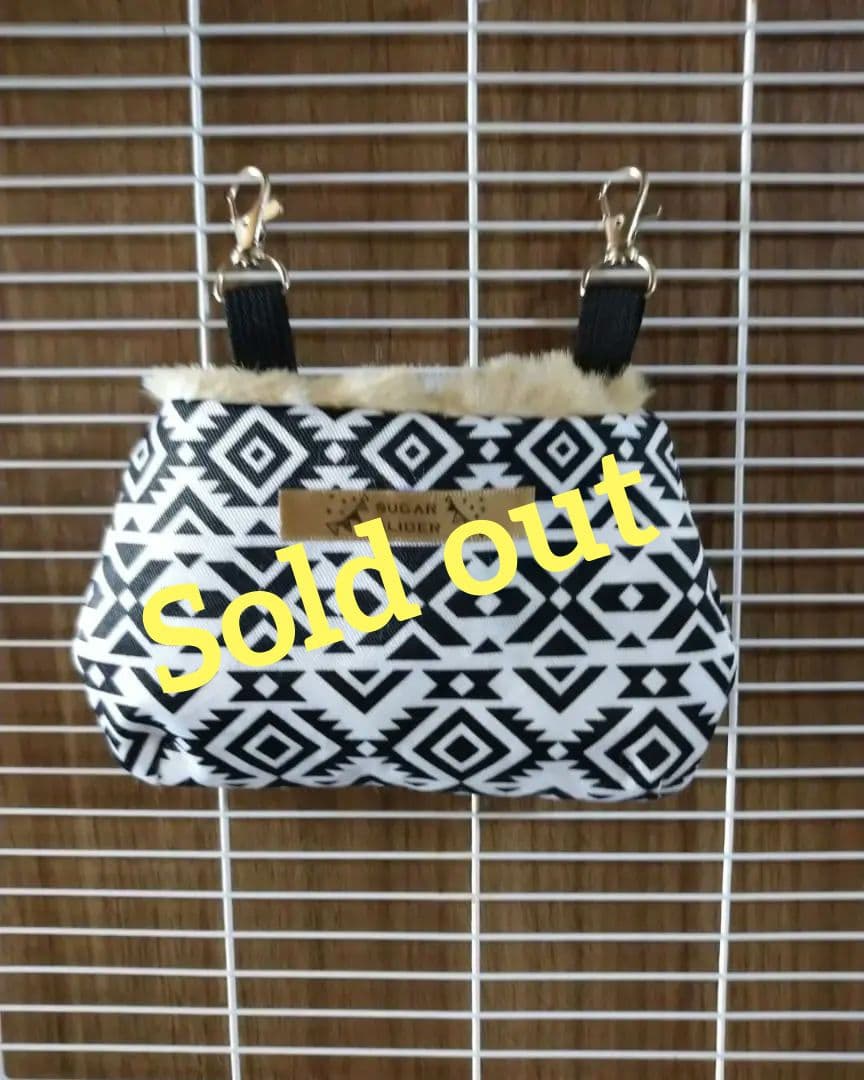 フクモモちゃんふっくらポーチ（オルテガ柄）