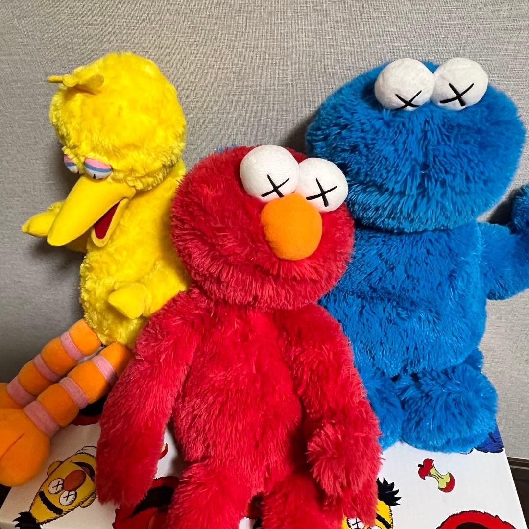UNIQLO 「KAWS x SESAME STREET」 ぬいぐるみ　箱つき