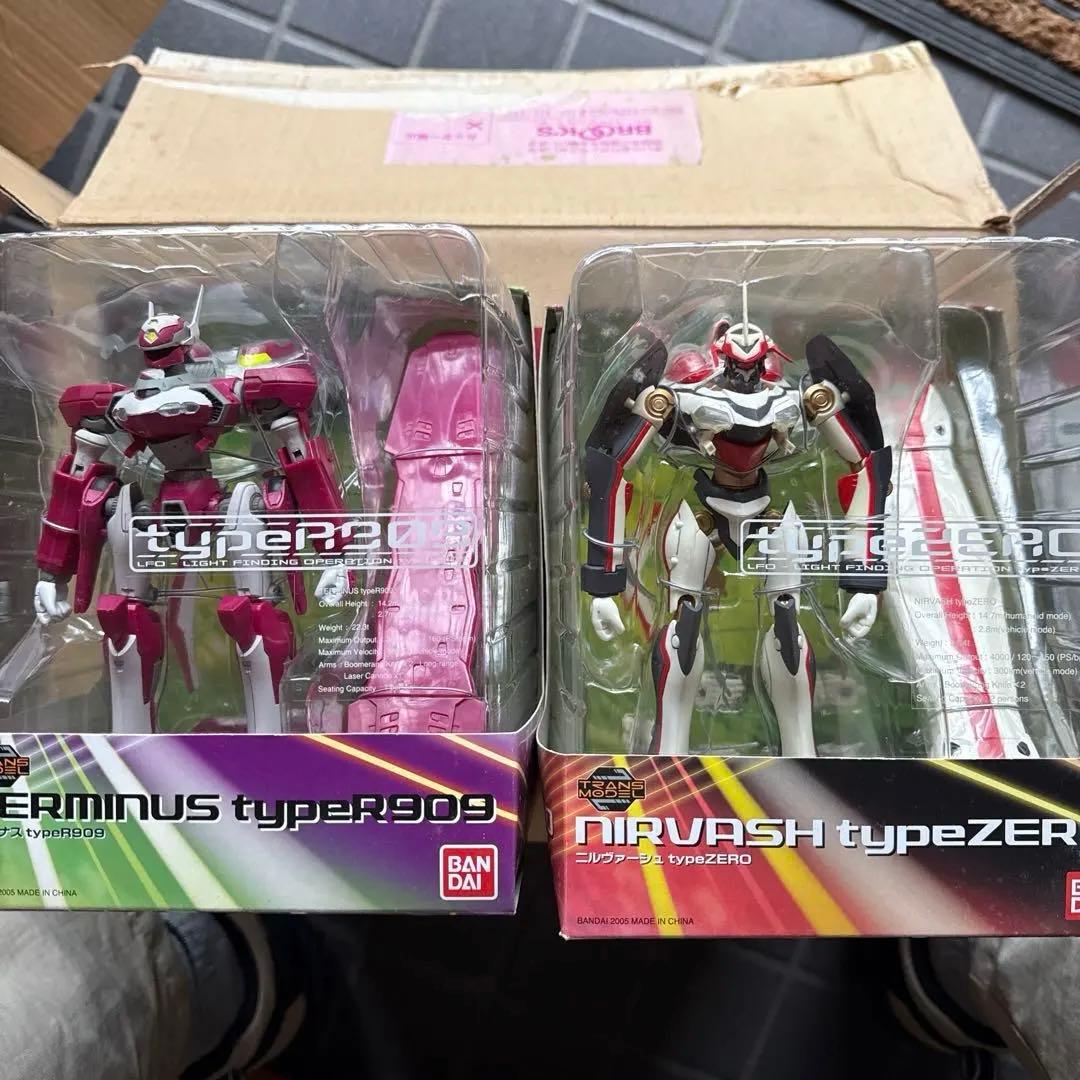 トランスモデル ニルヴァーシュtypeZERO と ターミナスtypeR909