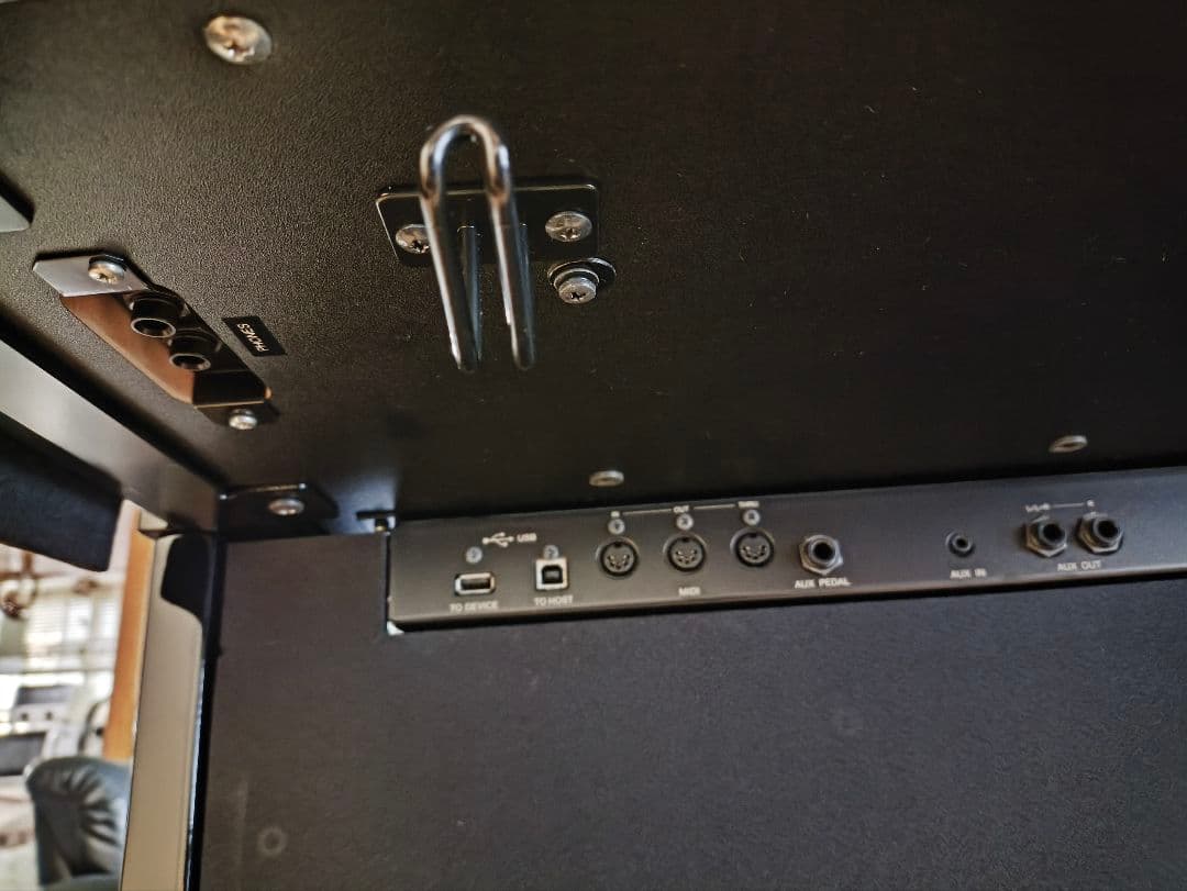 【美品】Clavinova CLP-685PE（黒鏡面艶出し 高級電子ピアノ）