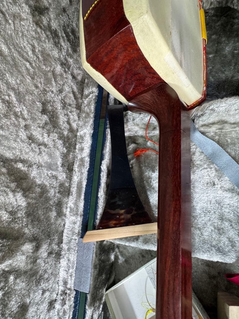 9-津軽三味線?　高級糸巻き 紅木？ハードケース&付属