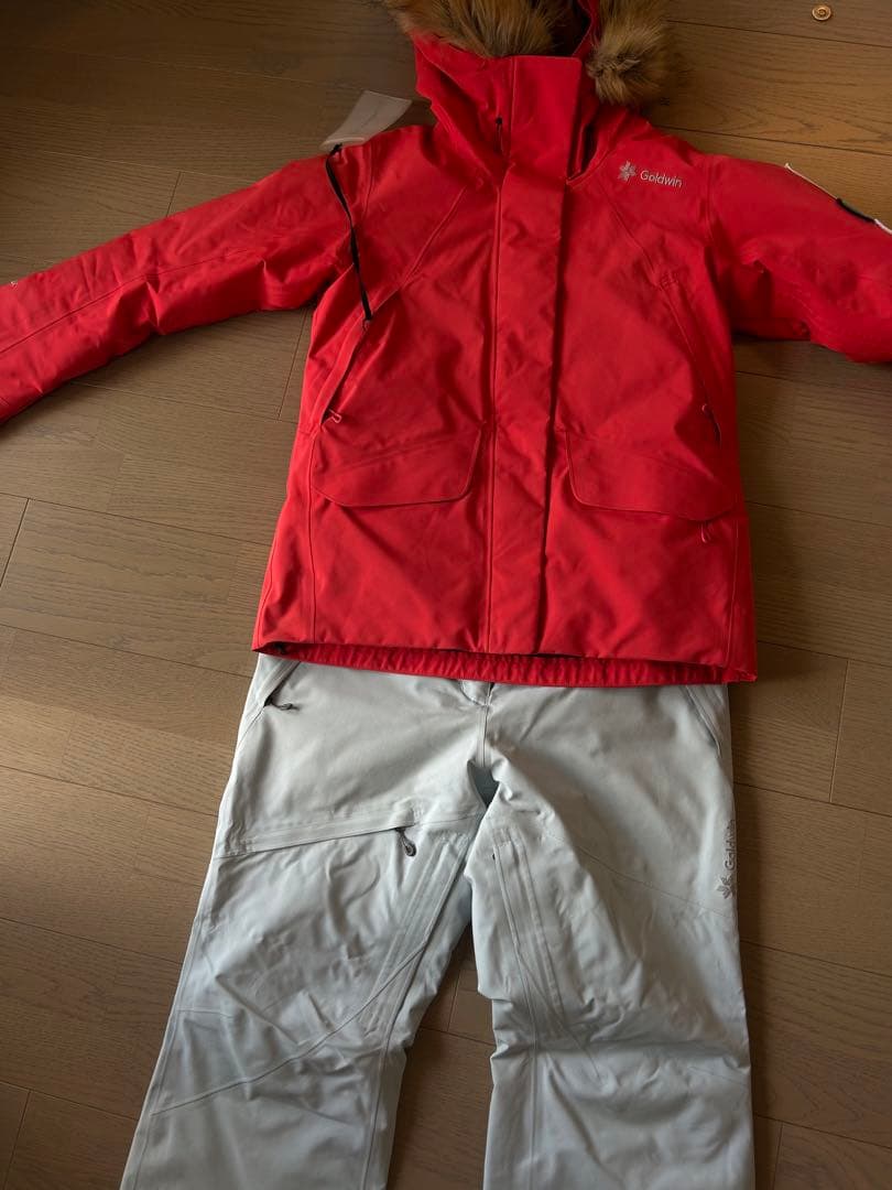 GOLDWIN GORE-TEX 定価15万円　国内限定5着モデル　スキーウェア