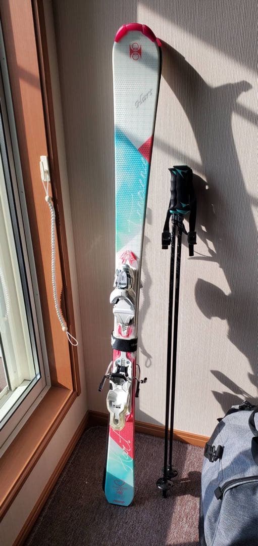 女性用スキー靴・スキー板・ビンディング・ヘルメット・ゴーグルセット