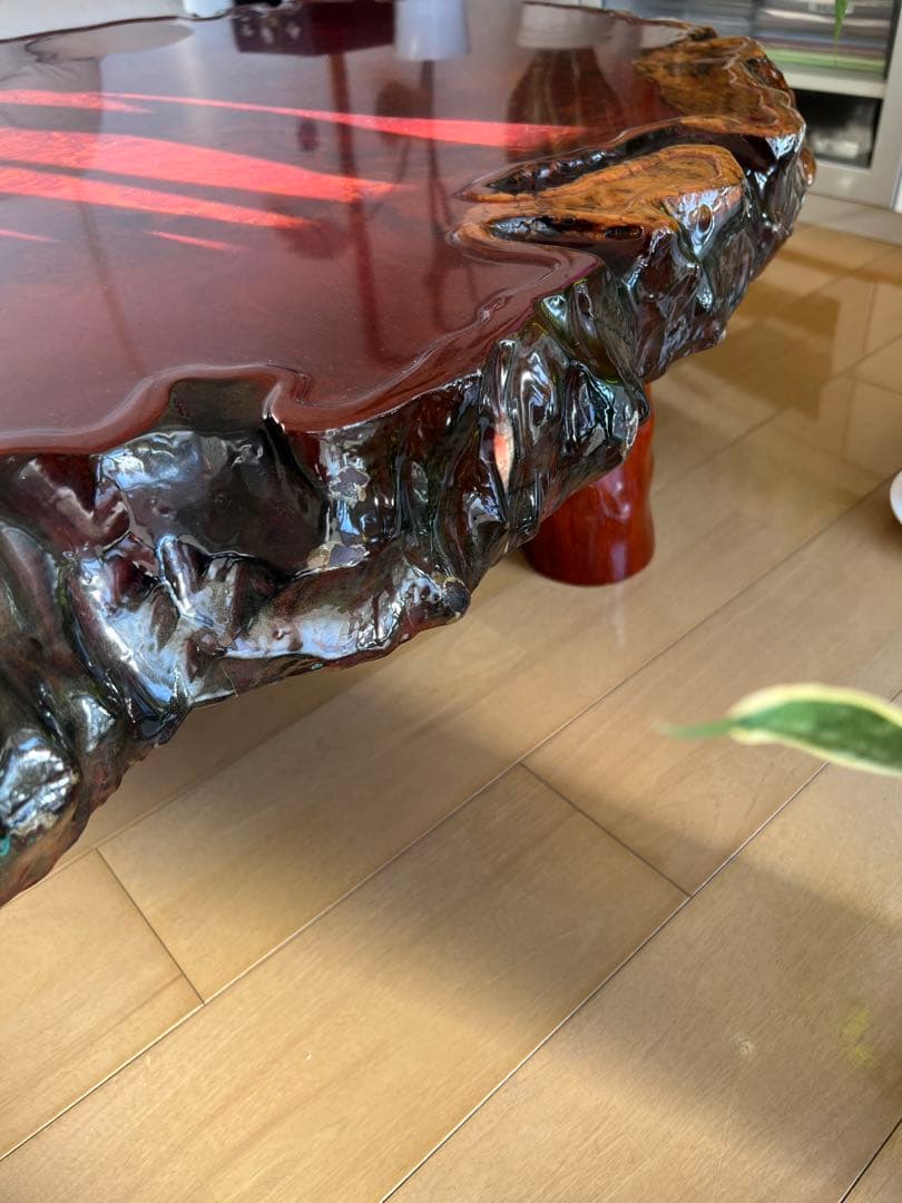 花梨一枚板　木製赤褐色座卓（自然形状）