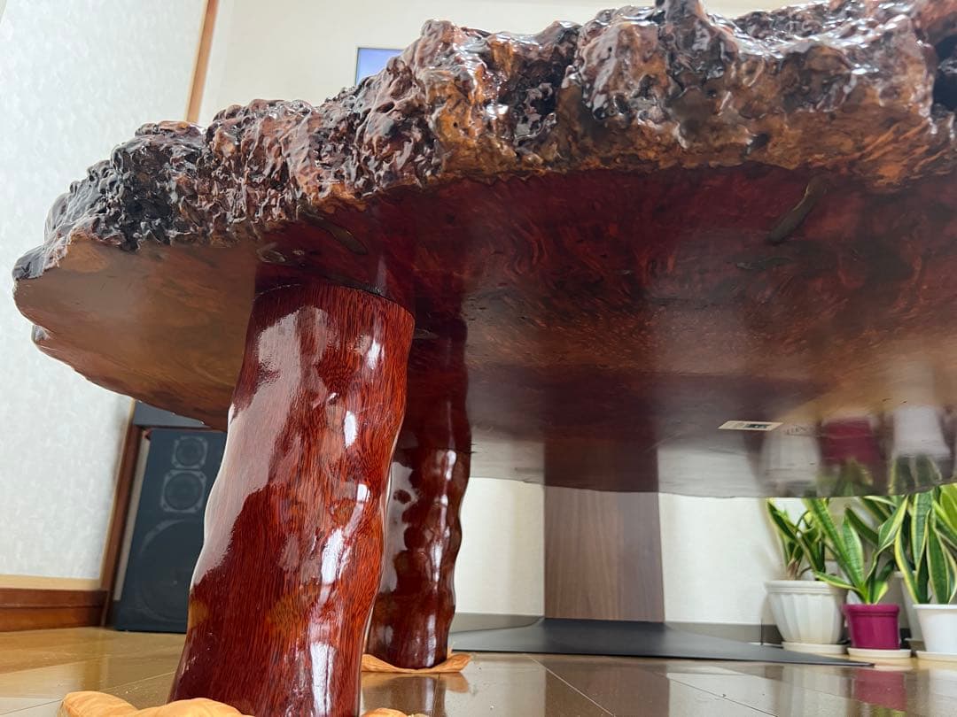 花梨一枚板　木製赤褐色座卓（自然形状）