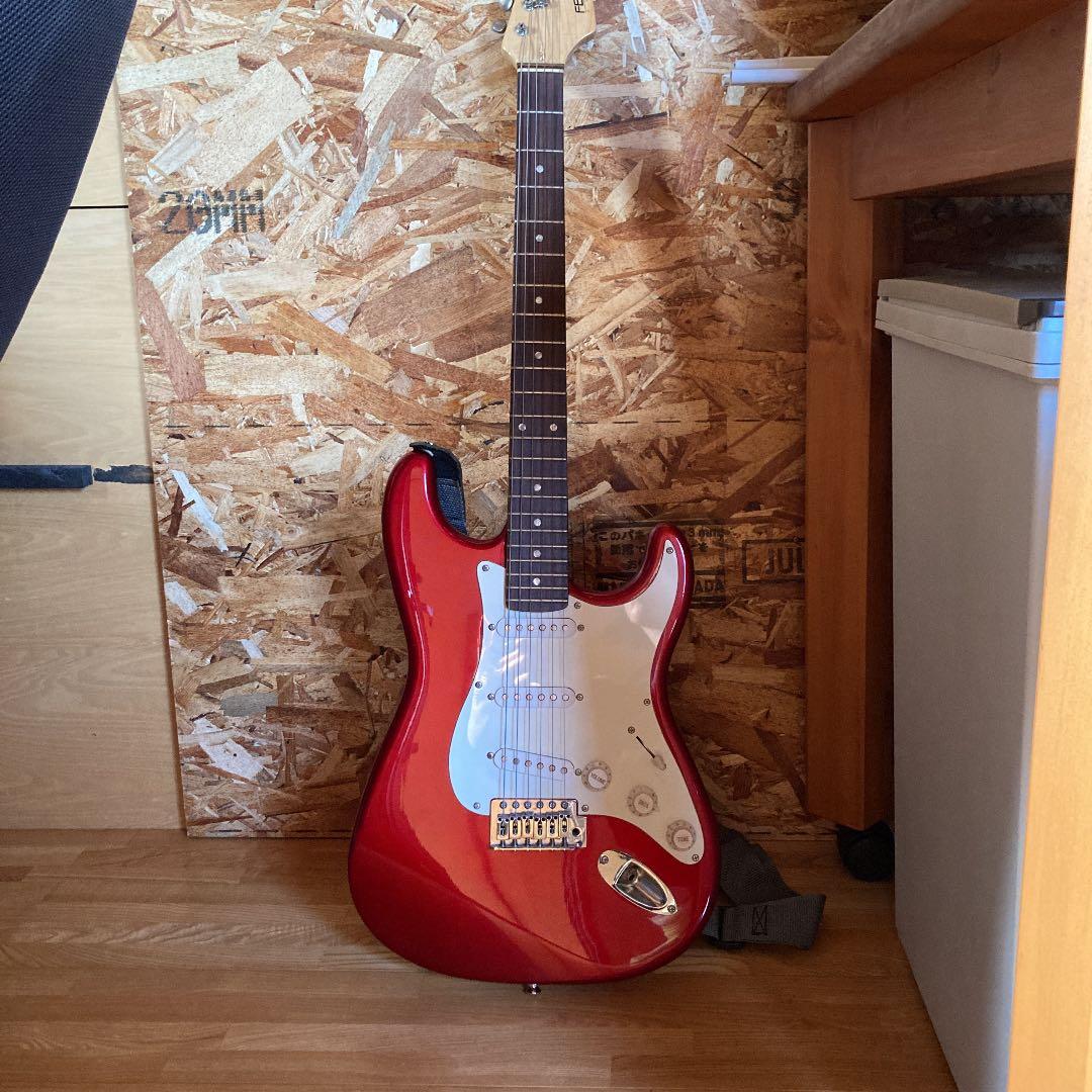 フェルナンデス　エレキギター　新品の弦付き