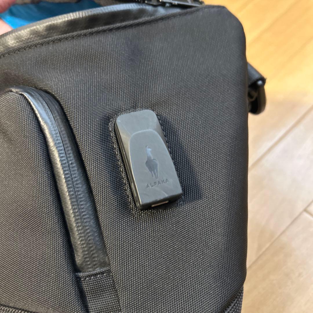 ALPAKA ブラック ショルダーバッグ