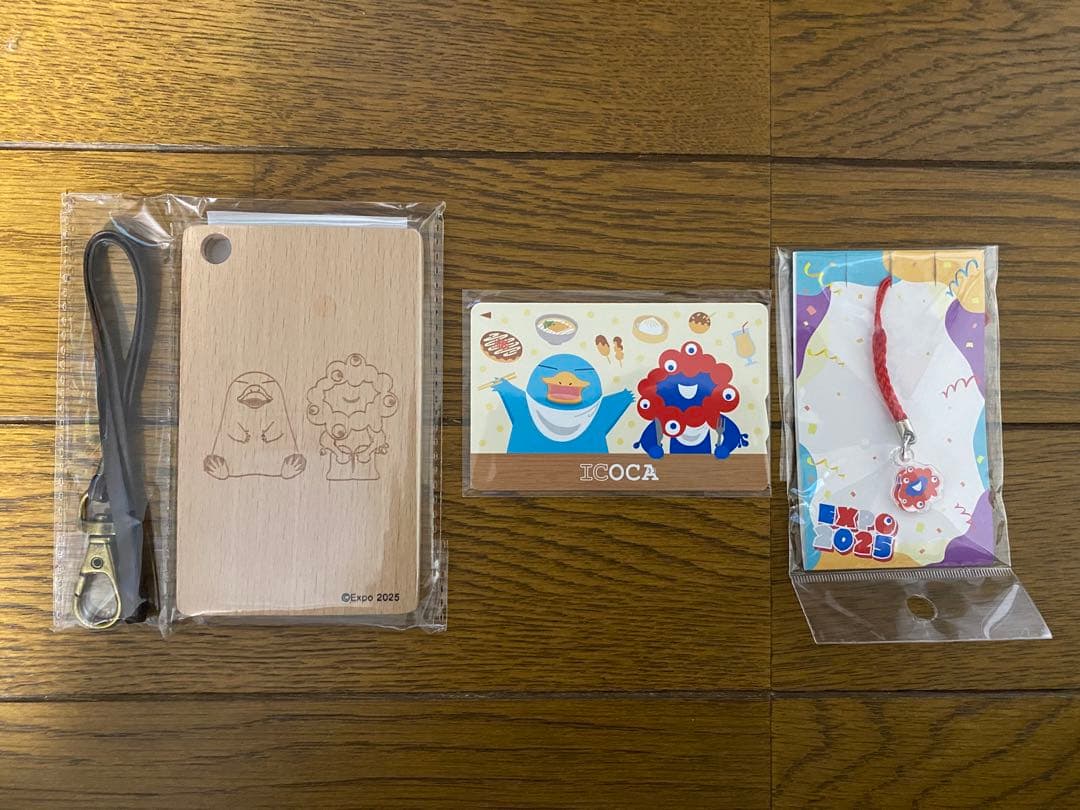 万博限定記念ICOCA＋木製パスケース＋ストラップ付き　イコカ ミャクミャク