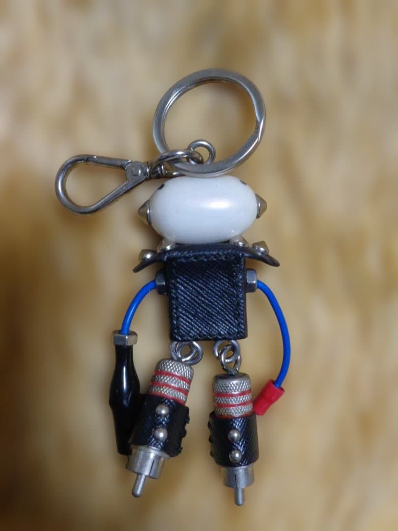 PRADA ロボット型キーホルダー