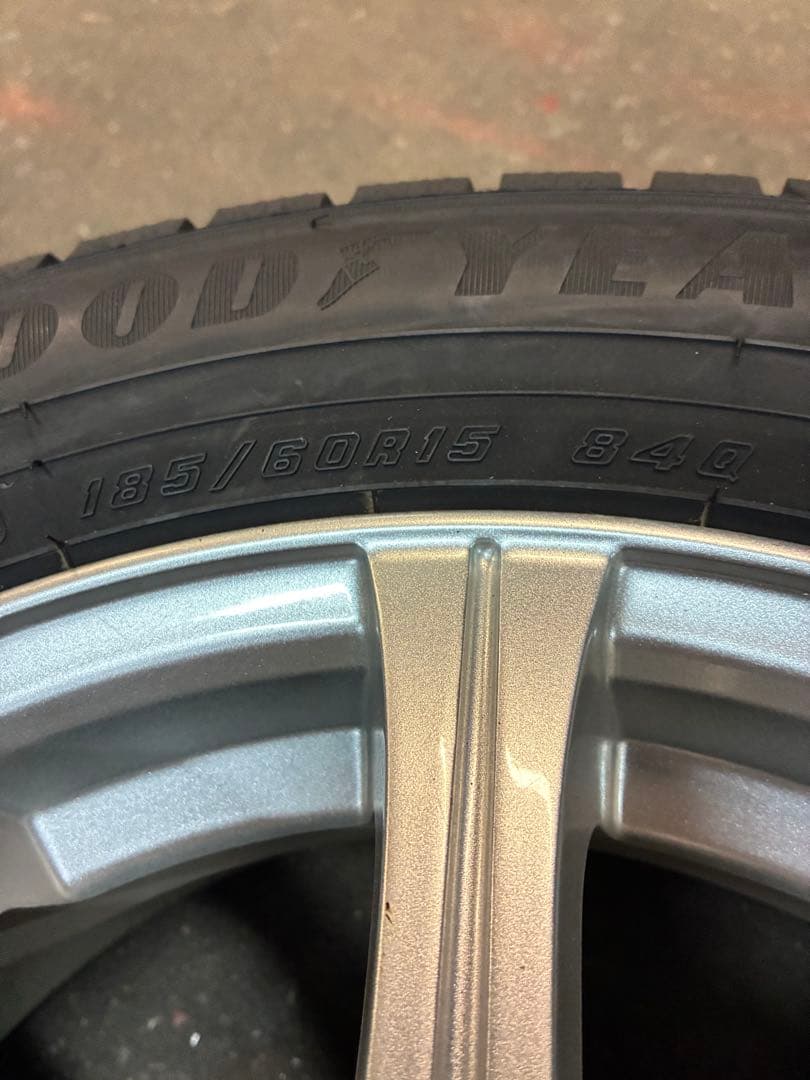 即決歓迎✨フィット、旧アクア、ヤリスに❗️185/60R15スタッドレスセット❗️