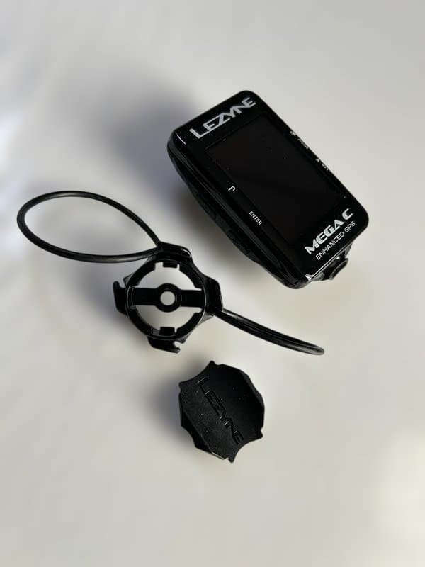 サイクルコンピューター & 取り付け金具 & ライト