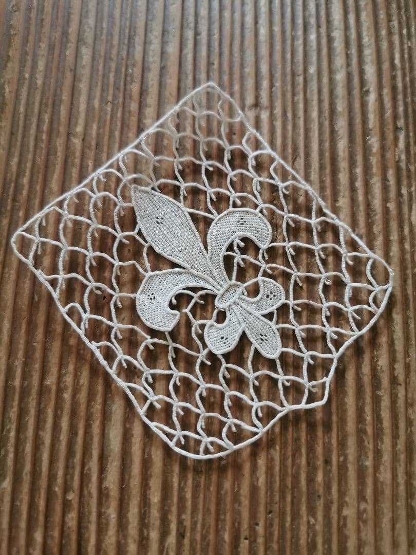 アンティーク ポワンドヴェニス フルール・ド・リス 騎士の百合紋 プチドイリー