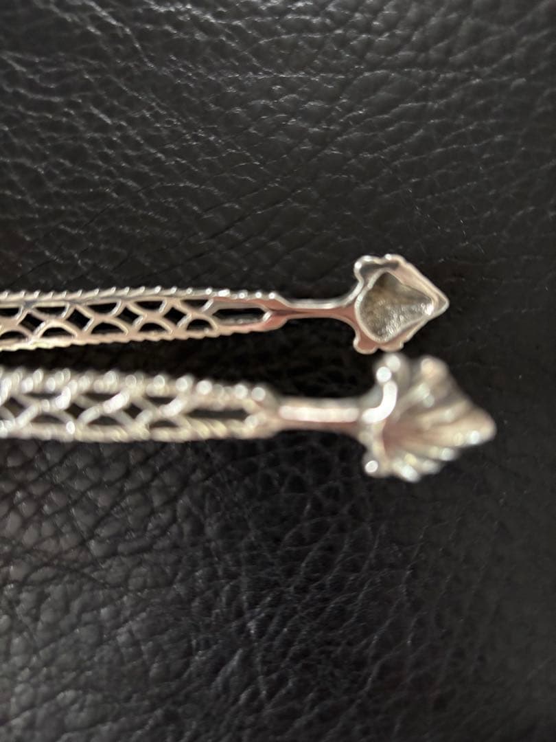 英国製　アンティーク　純銀　シュガートング　透かし彫り