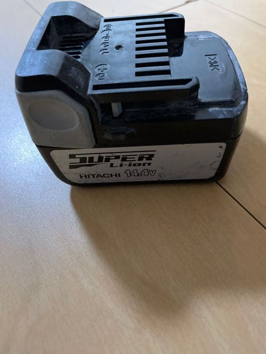 HITACHIのインパクト充電器なし、、