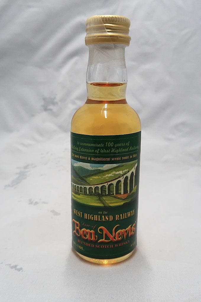 ベンネヴィス ブレンデッドウィスキー ミニチュアボトル２種・ポストカード