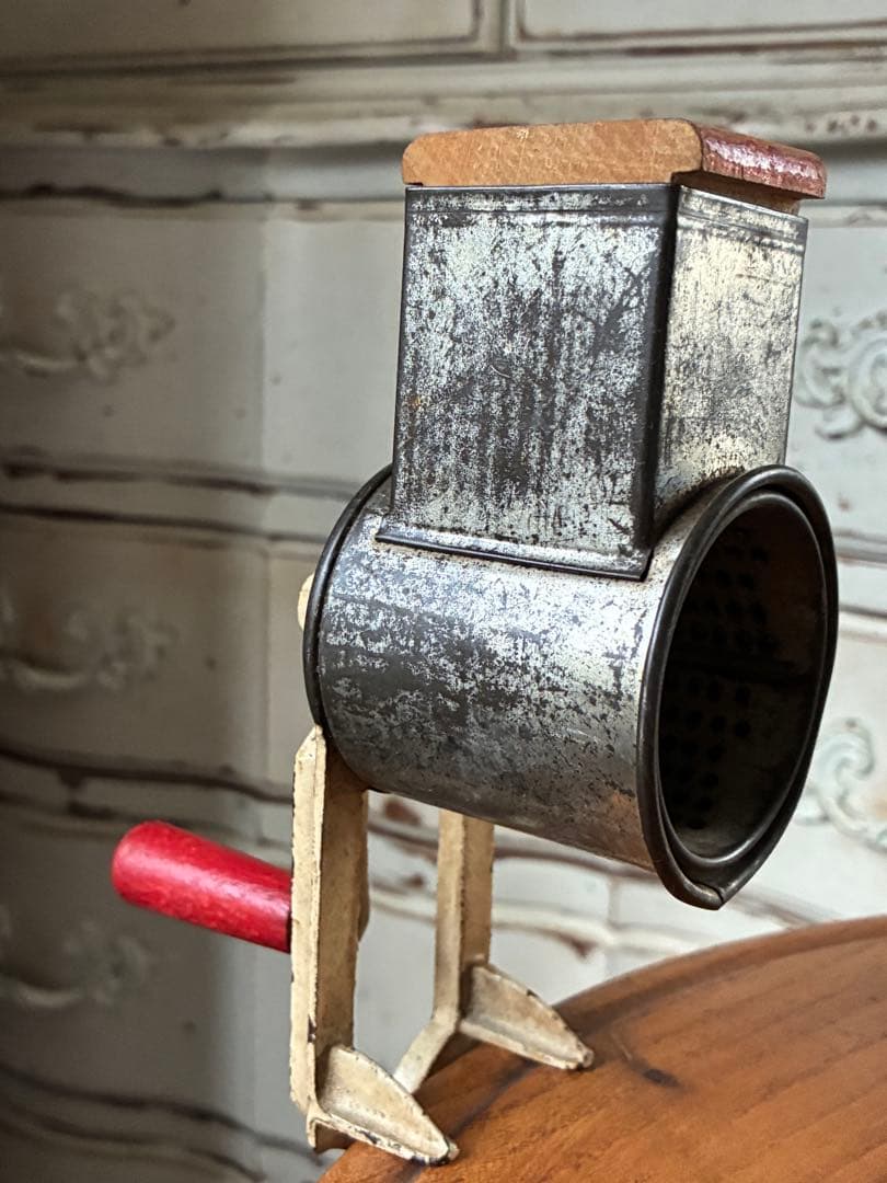 フランス　アンティーク　チーズ　グレーター　削り　おろし器　グラインダー　赤白