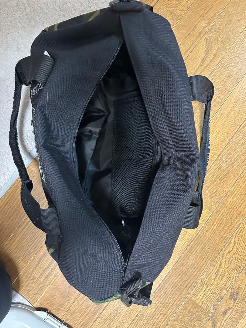 エイプ　OUTDOOR コラボボストンバッグ ブラック・迷彩