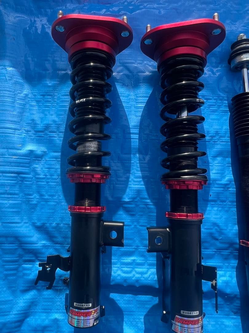 30プリウス車高調 BLITZ