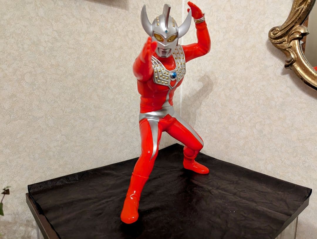 再出品　篠田三郎直筆サイン+ウルトラマンタロウフィギュア