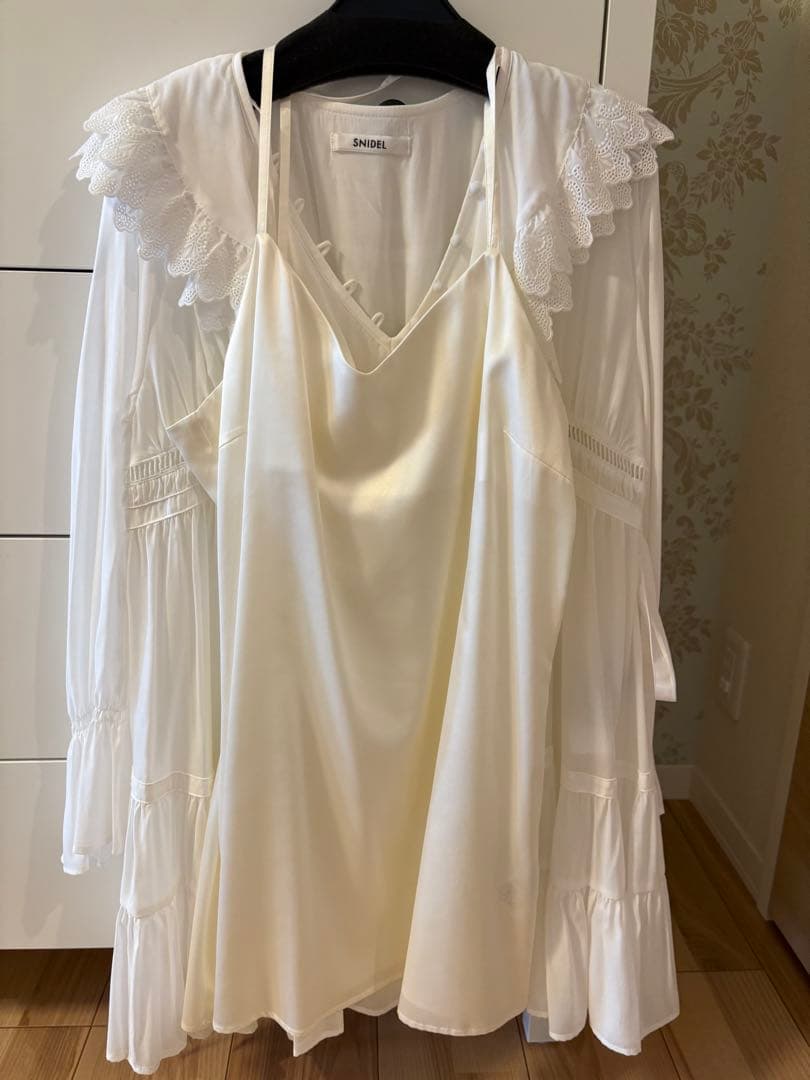 snidel コットンライクラッフルカラーチュニック