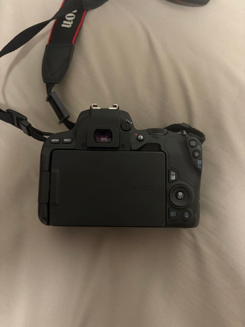 【最安値‼️】Canon EOS Kiss X9 デジタル一眼レフ　本体のみ