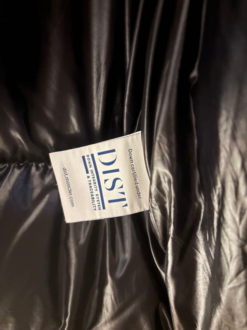 MONCLER ブラックダウンジャケット