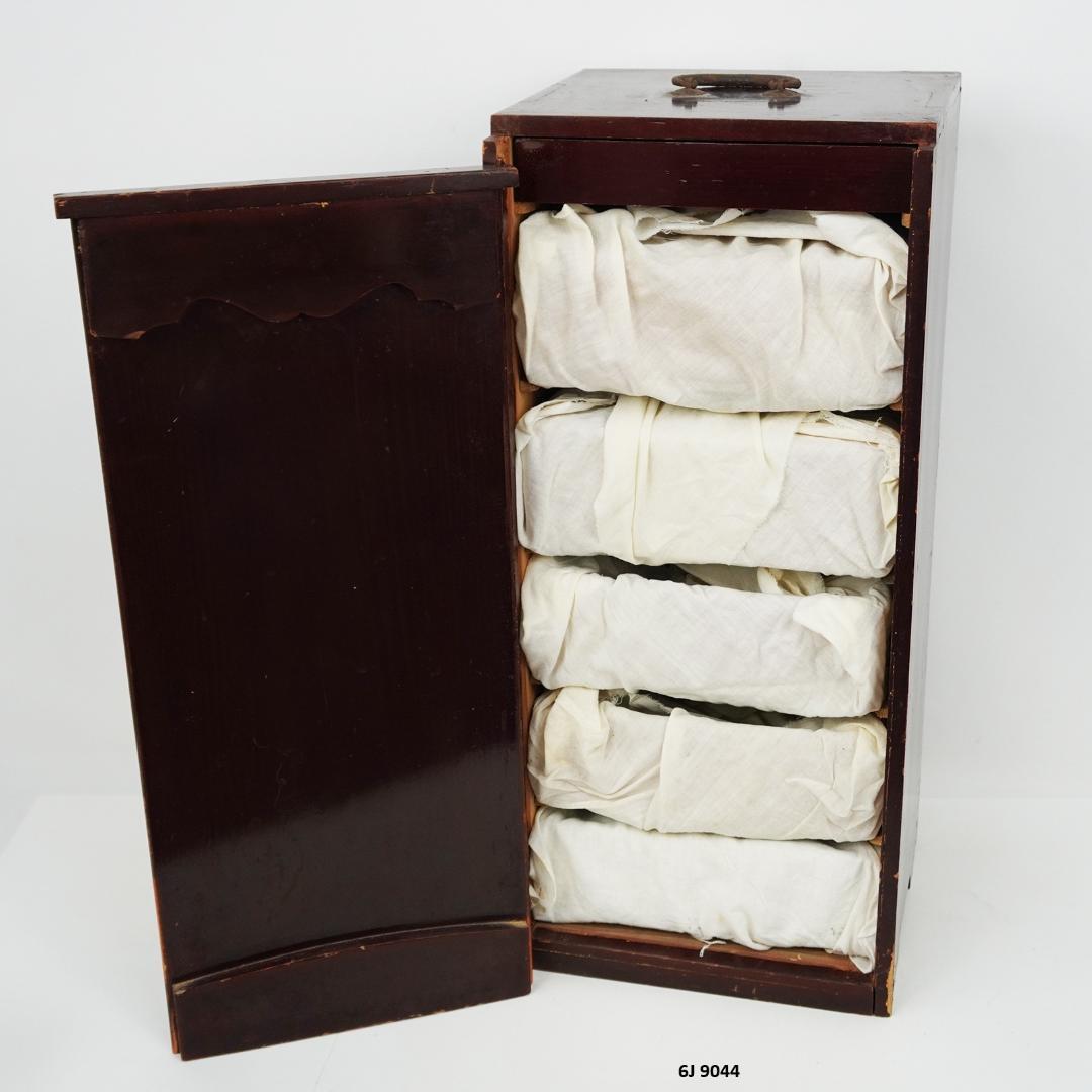 漆 蒔絵 重箱 五段 蓋2枚付き 松竹梅 縁起物 収納箱 付属