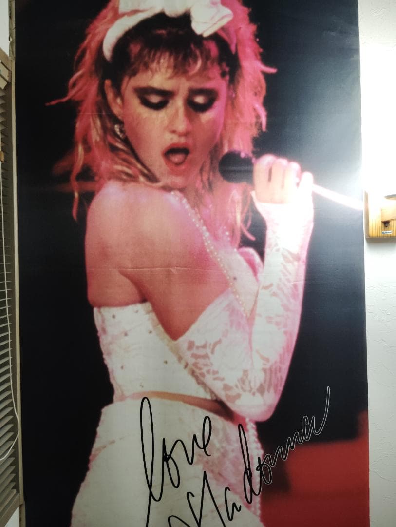 マドンナ　サイン入りタペストリー