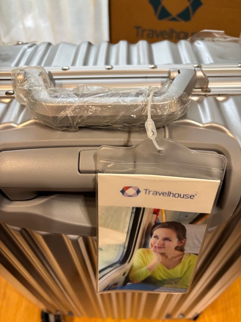 Travelhouse シルバー キャリーケース 中型