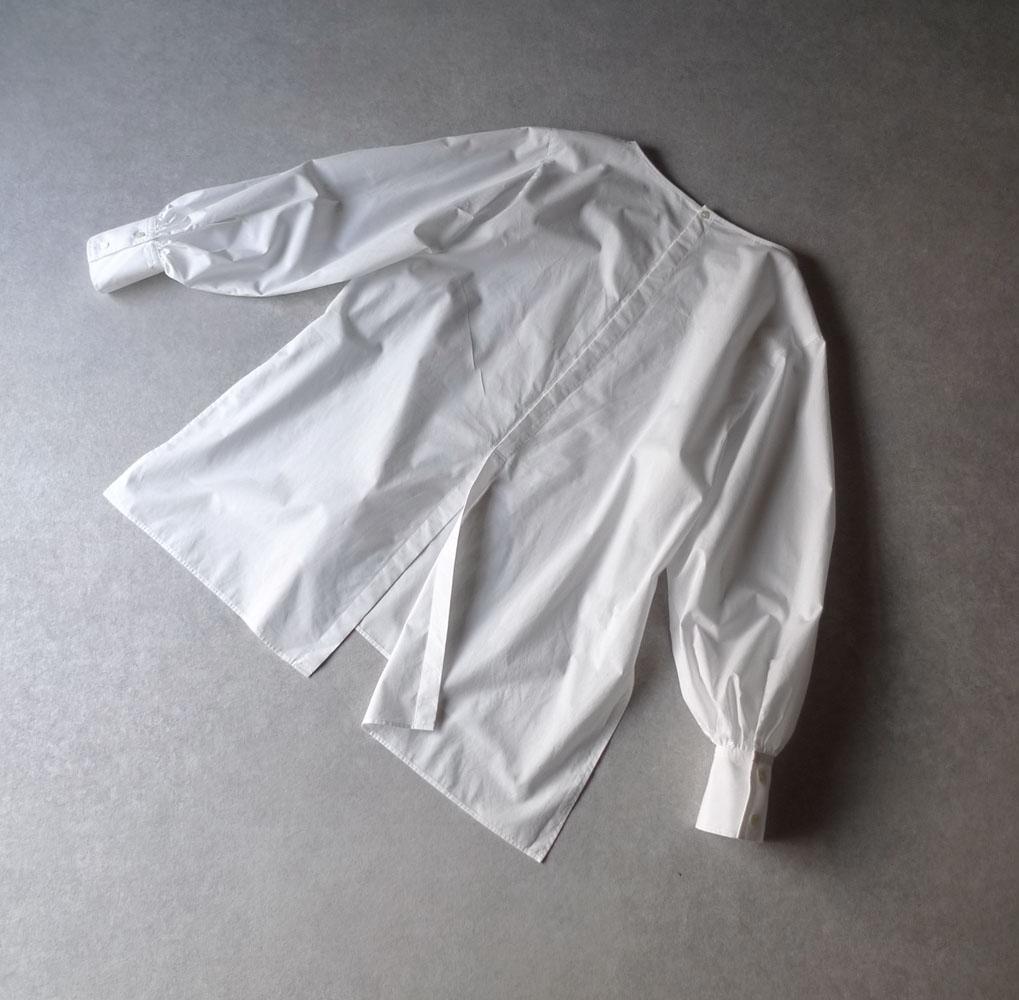 美品 ウィムガゼット 2万円 バックスリットのブラウス ホワイト D505