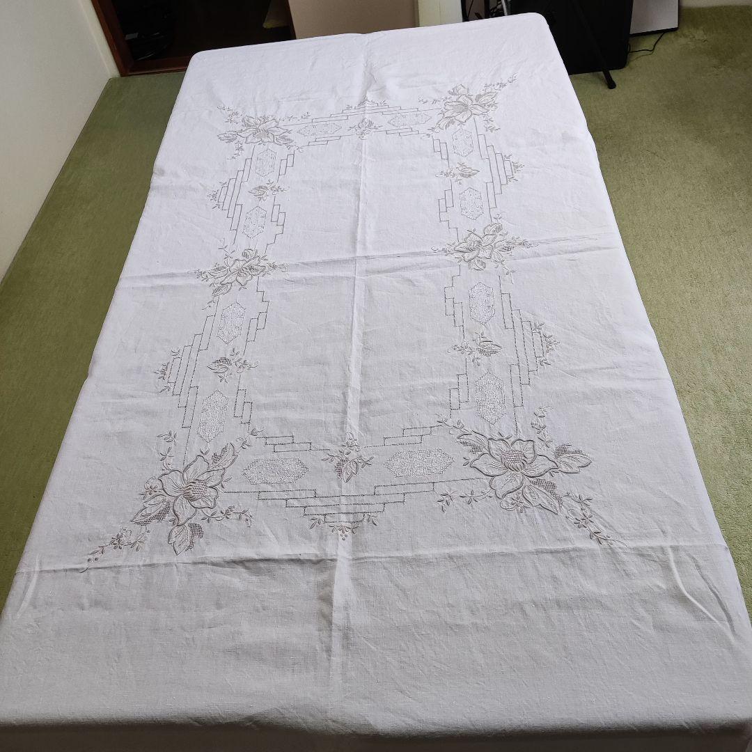 ⑦ 大判　刺繍テーブルクロス　 ナプキン12枚付