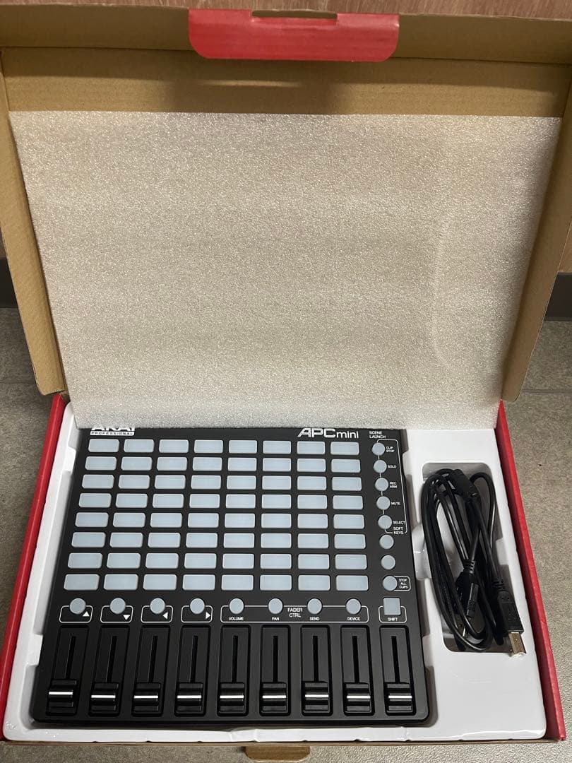 AKAI APC mini MIDIコントローラー