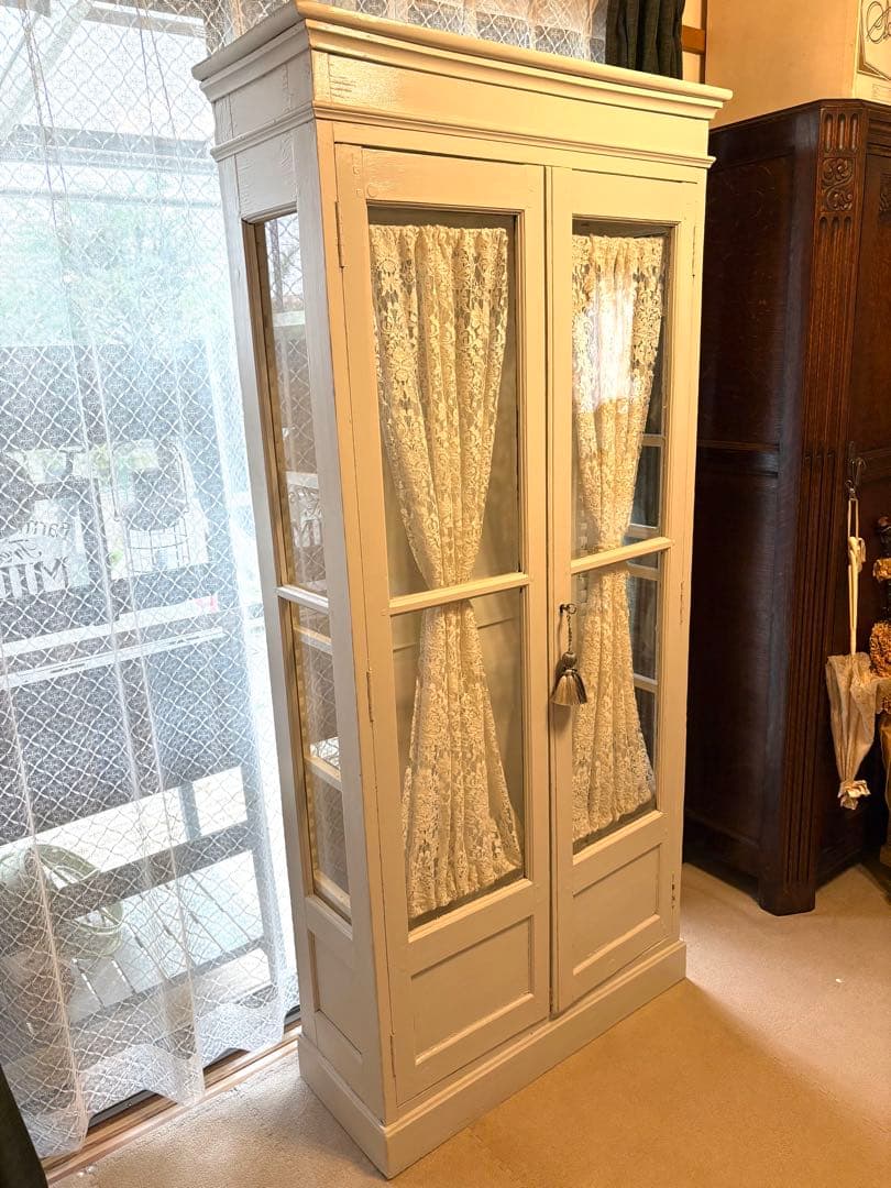 ♡フランスアンティーク　本棚　レース　ガラスキャビネット　ペディメント付　送料込