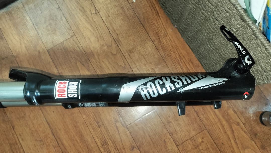 【送料無料】 ROCKSHOX Recon エアサスペンションフォーク