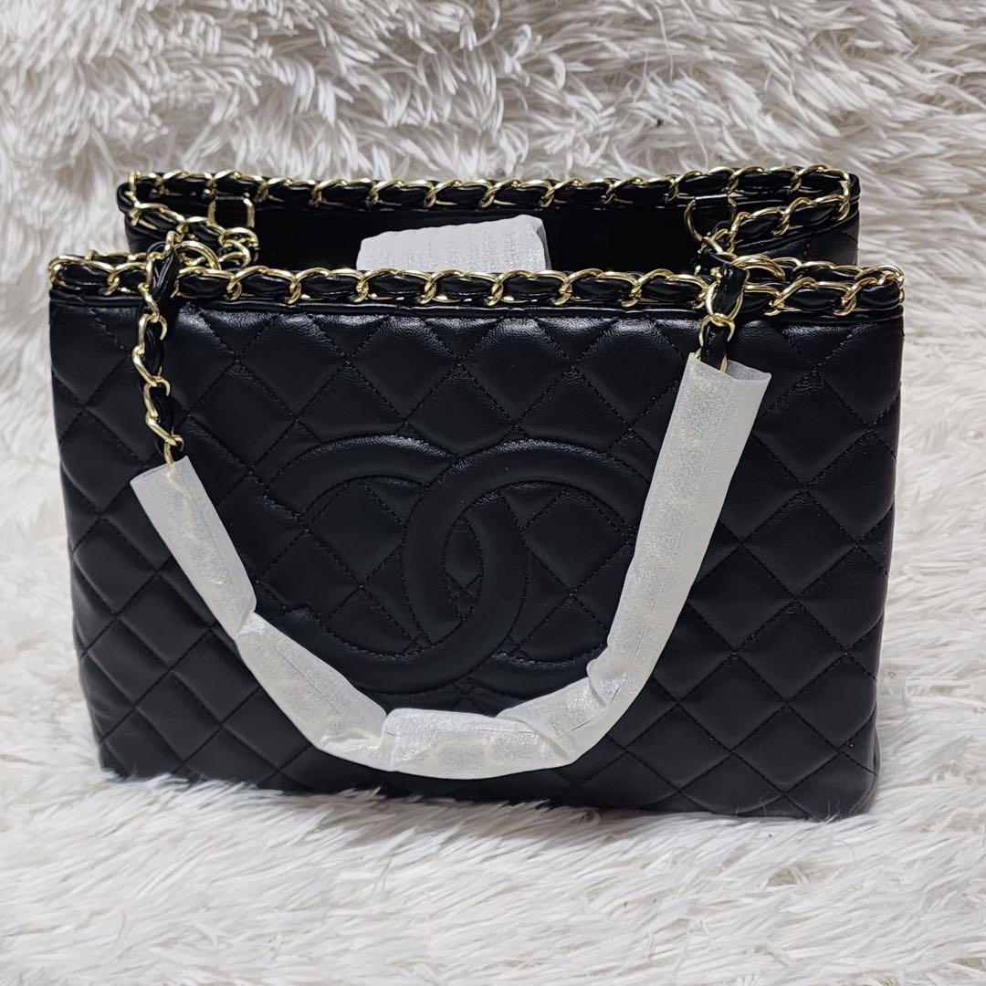 CHANEL　トートバッグ　ゴールドチェーン　キルティング　ノベルティ　シャネル