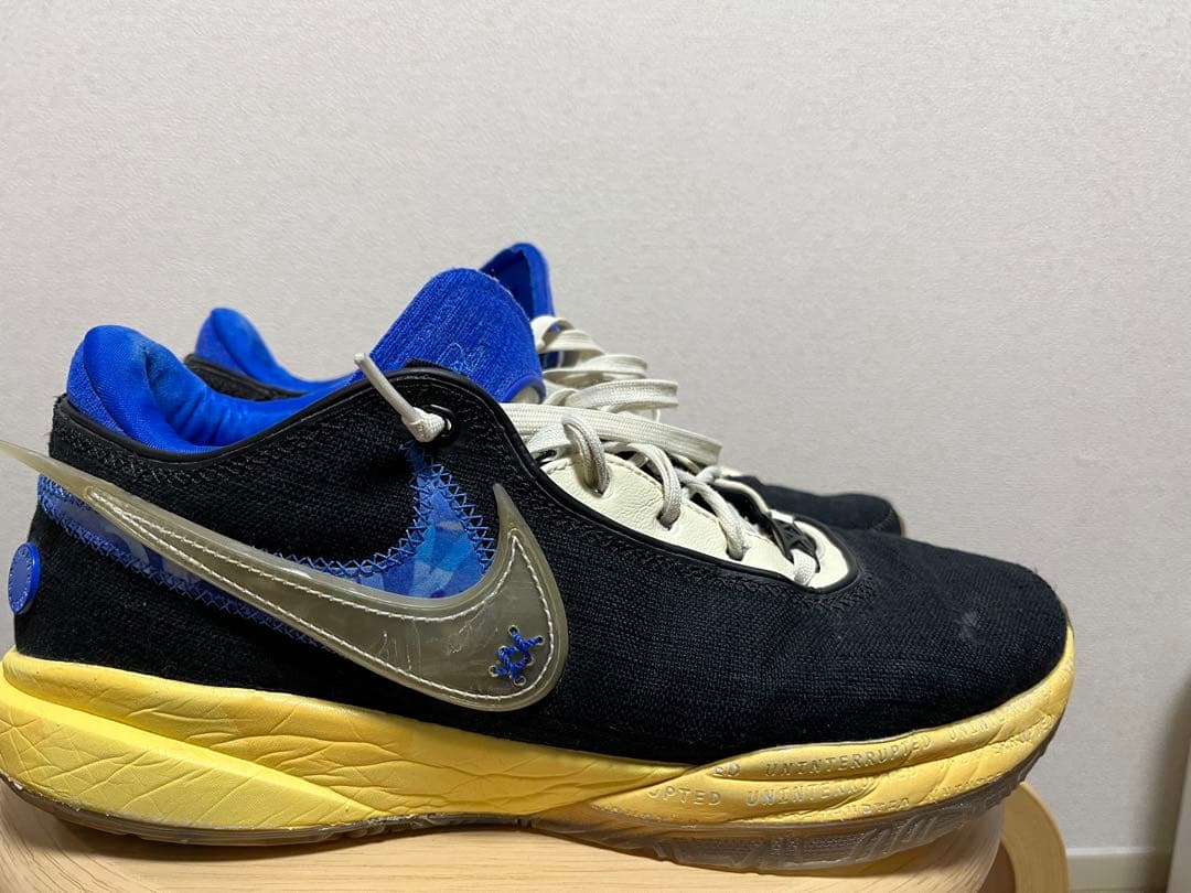 レブロン20 黒/青/黄色　LeBron