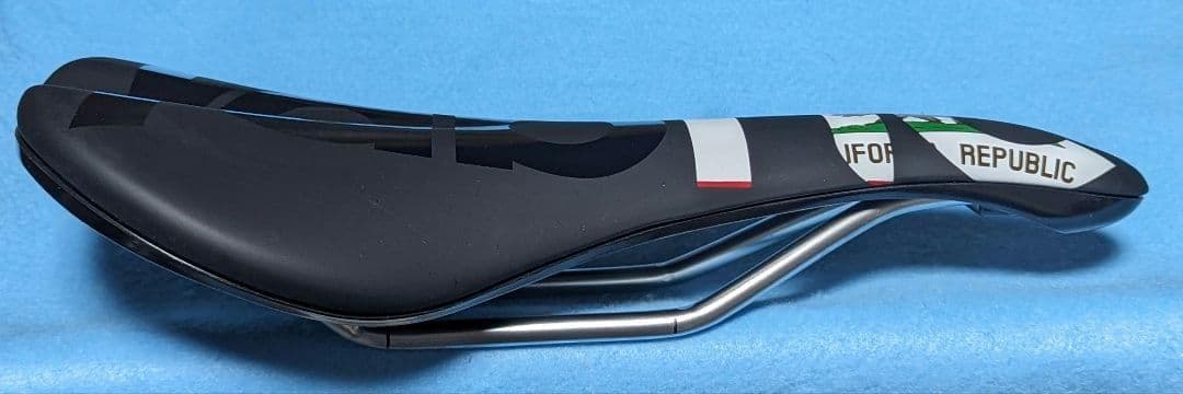 fabric scoop elite shallow カリフォルニア州旗　サドル