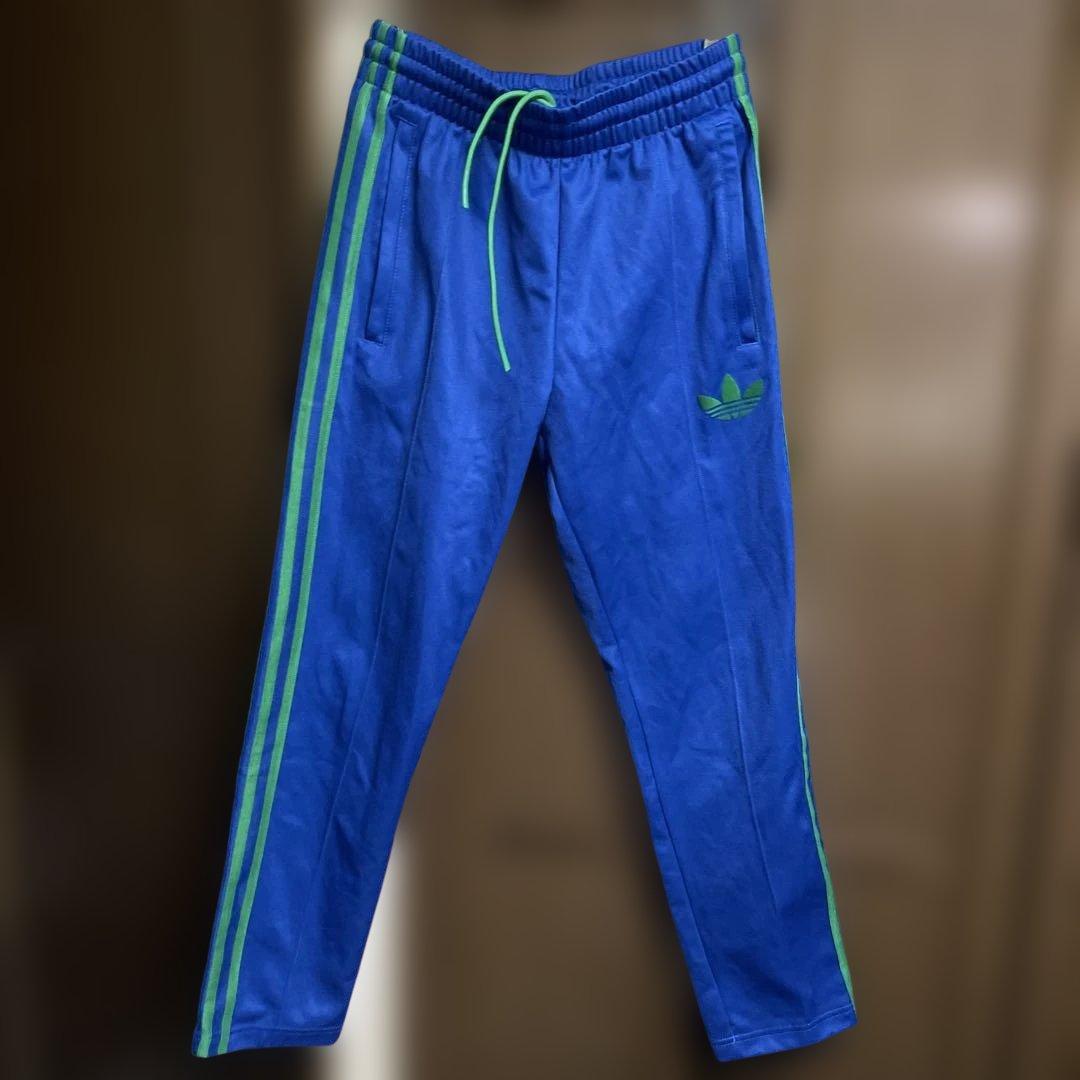 アディダス トレフォイルロゴジャージパンツ 青 グリーンストライプ