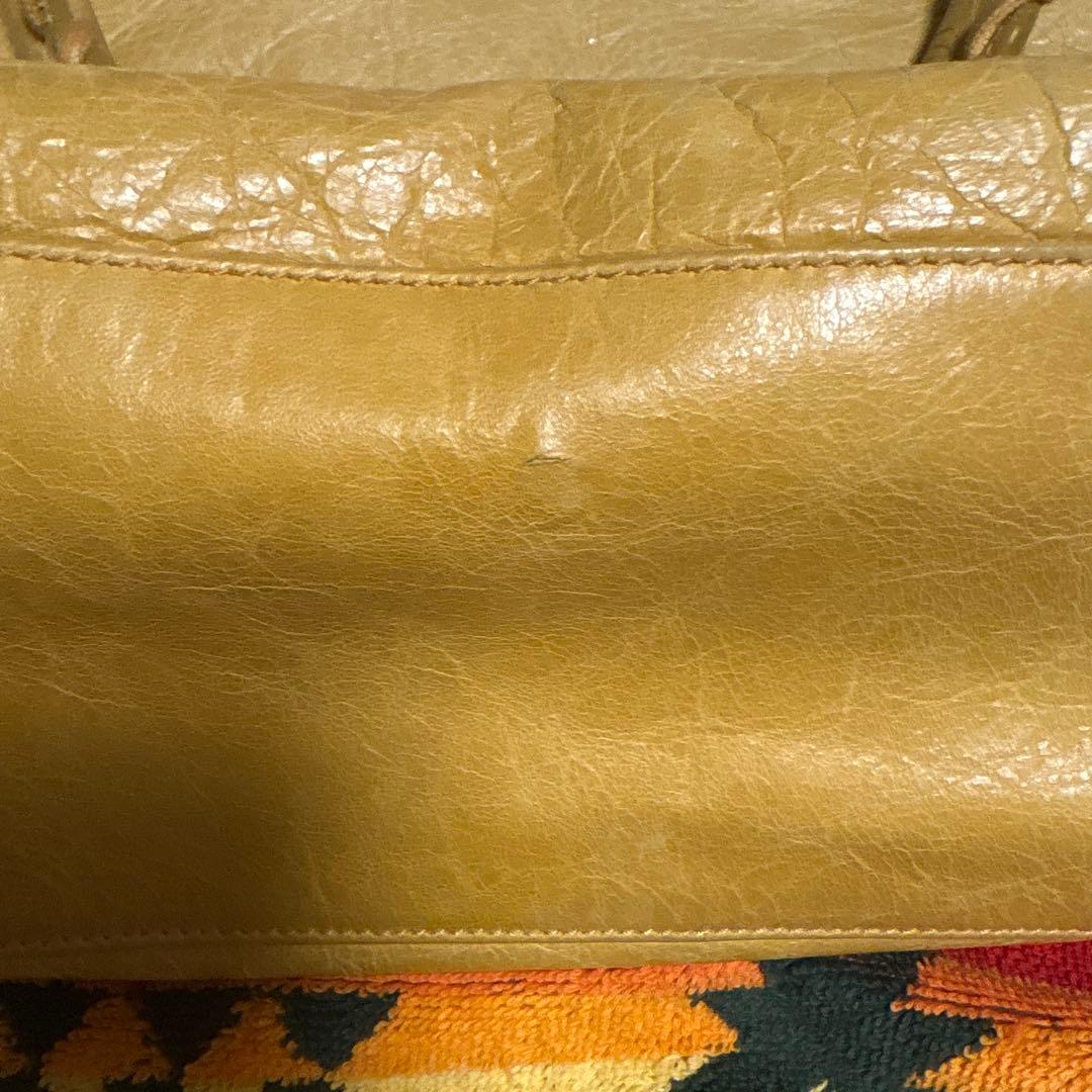 本日祝日にて値下げします！希少❗️バレンシアガ　イエロー レザー ショルダーバック