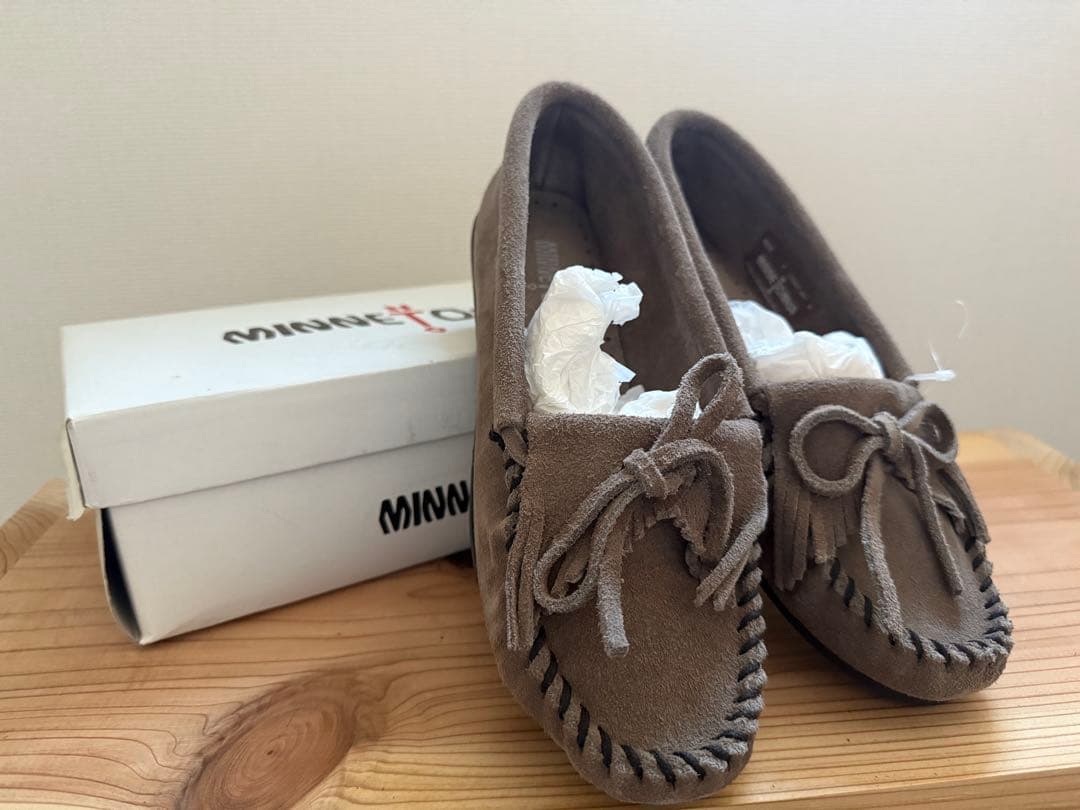 【あー】【箱無価格】Minnetonka モカシン　グレー