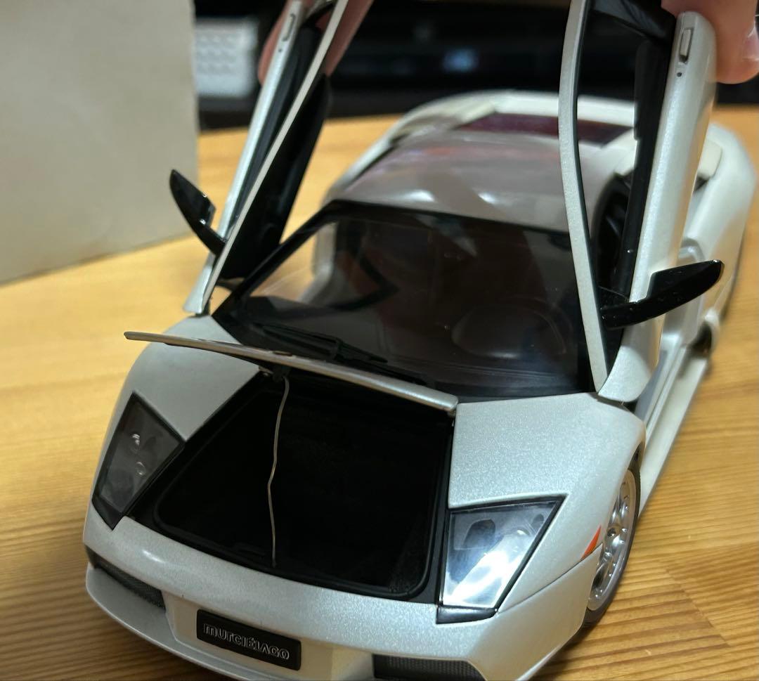 オートアート　1/18 ランボルギーニ ムルシエラゴ 白