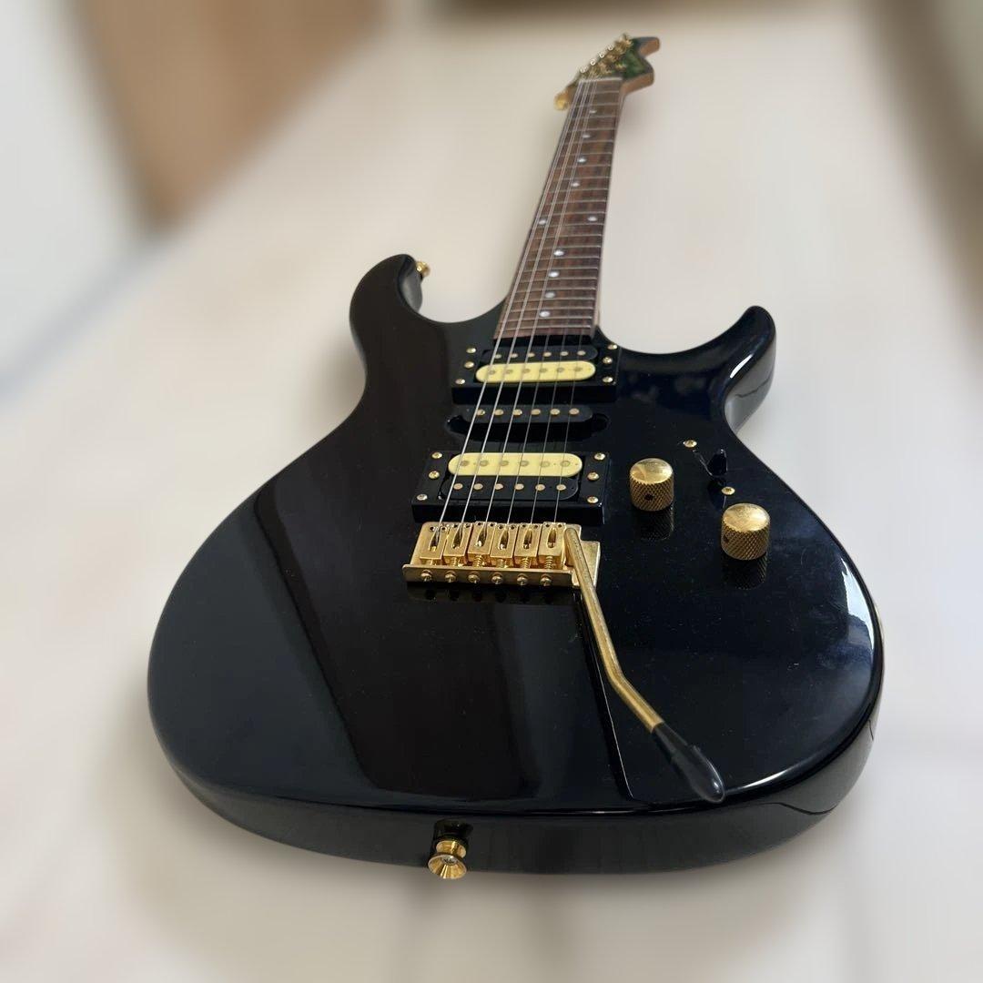 【美品】ミュージックマン エレキベース 黒×金 アーム付き