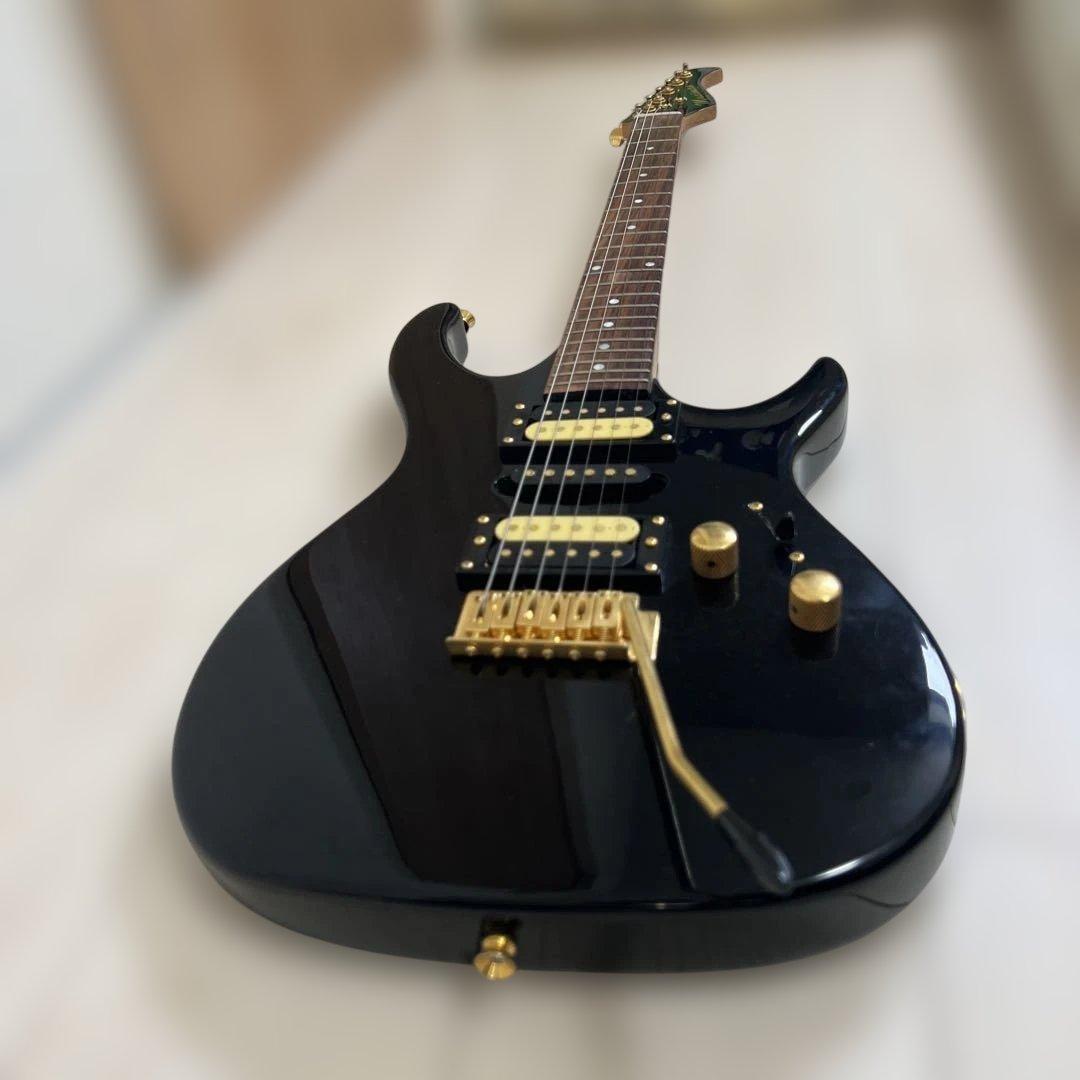 【美品】ミュージックマン エレキベース 黒×金 アーム付き