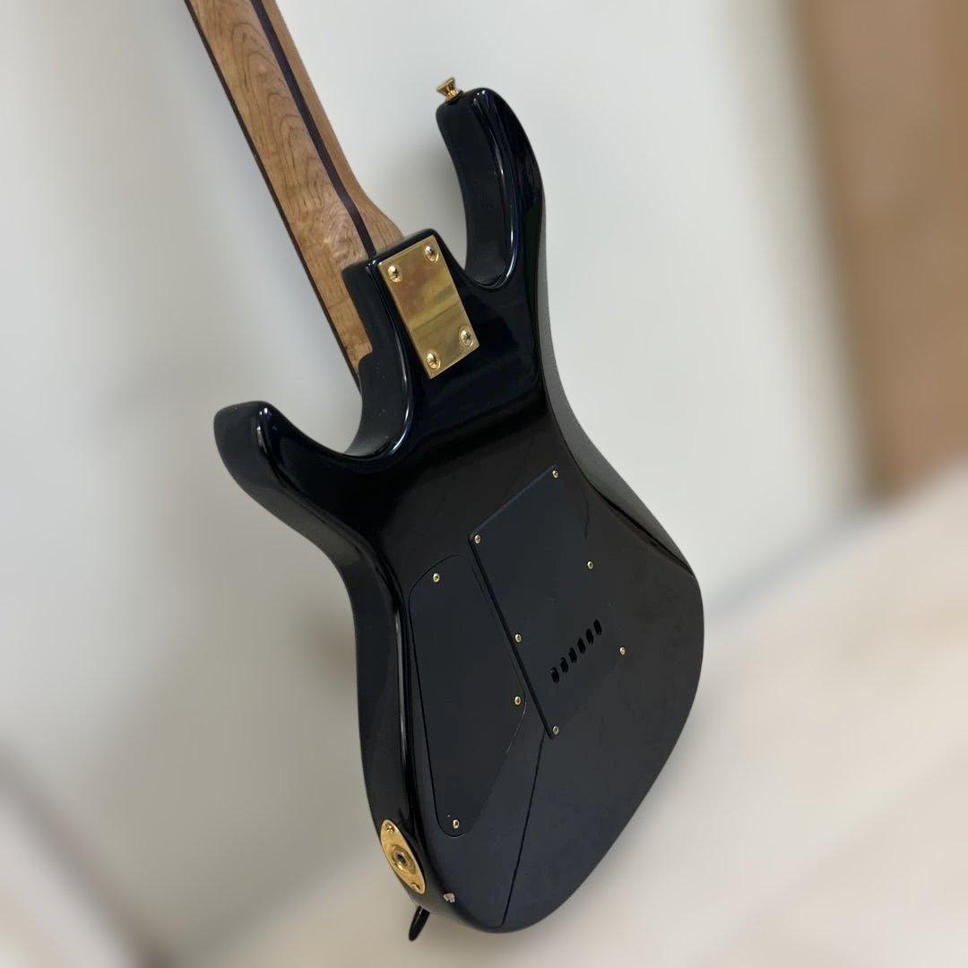 【美品】ミュージックマン エレキベース 黒×金 アーム付き