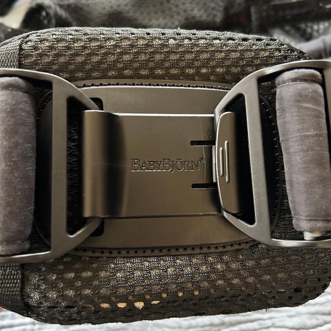 ハーモニー 抱っこ紐　ベビービョルン ブラック 黒 メッシュ よだれカバー付き