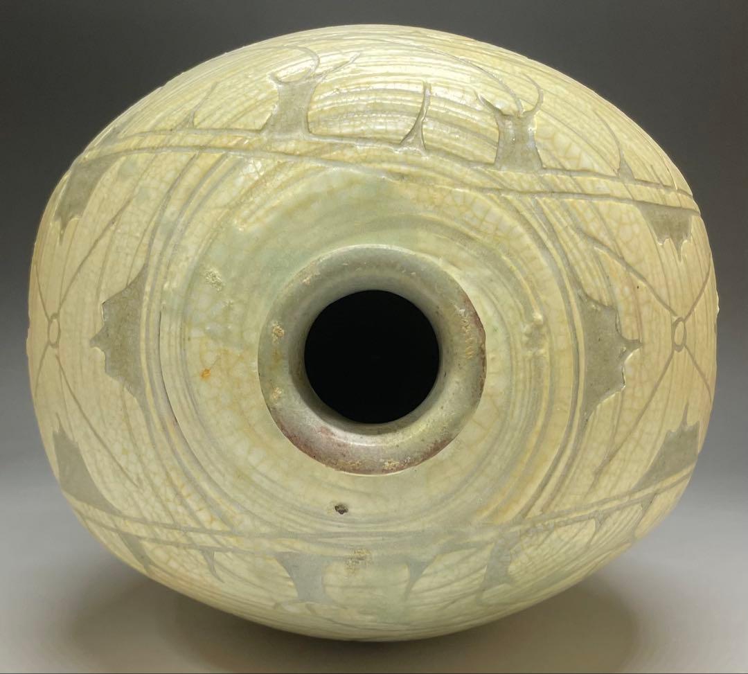 李朝　粉青沙器　扁壺　牡丹文　y023