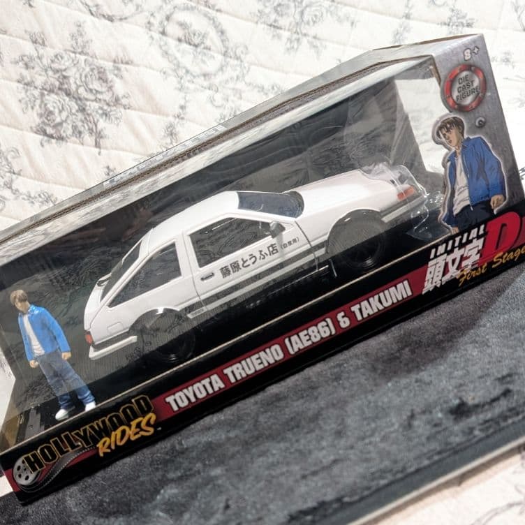 イニシャルD　藤原とうふ店　トレノ AE86 ミニカー　フィギュアセット　人気