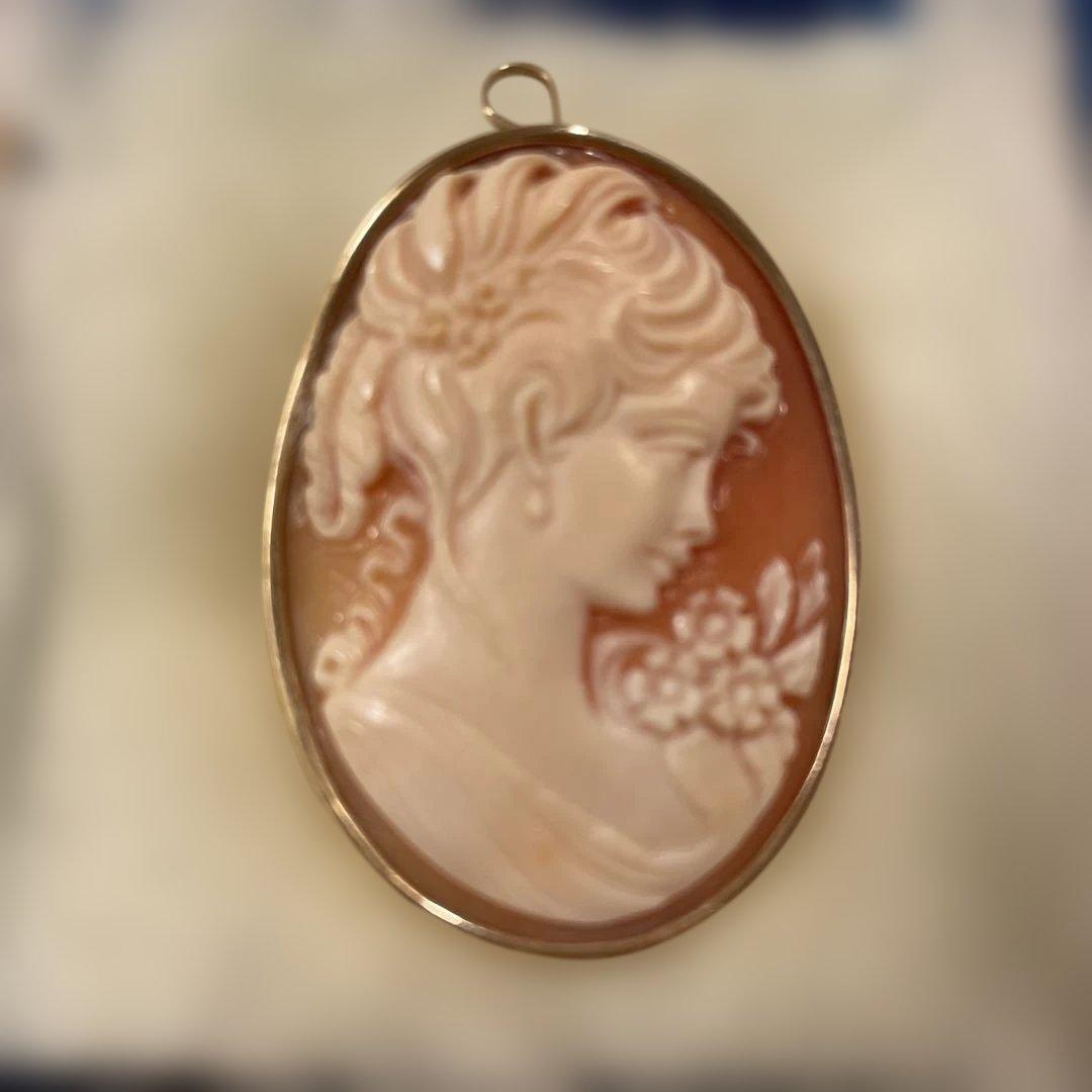 未使用品【イタリアローマのカメオ専門店で購入】カメオブローチ 女性の横顔 花