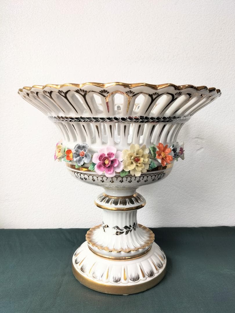 花の装飾の陶器花瓶