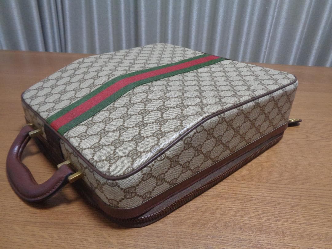 GUCCIケース olivettilettera32タイプライターシェリーライン